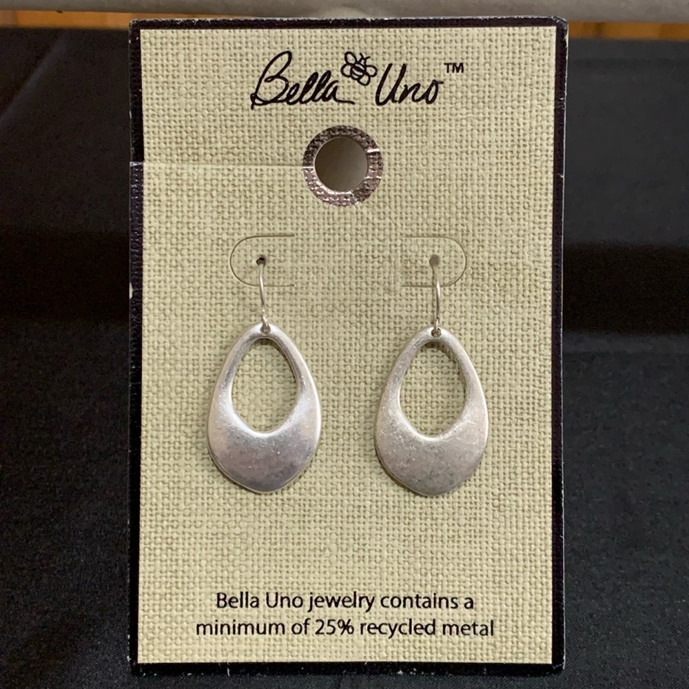 NWT Bella Uno silver tone earrings